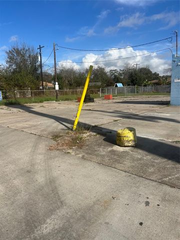 2217 N Hwy 146, Baytown, TX 77520