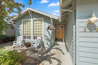 329 Phoenix Hills Drive, Phoenix, OR 97535