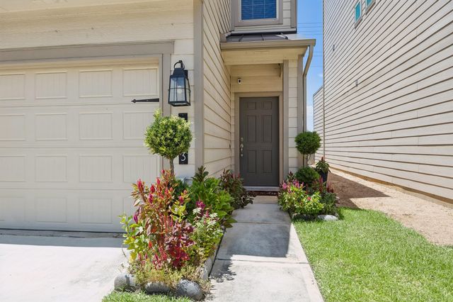 1903 Monaco Memorial Lane, Houston, TX 77043