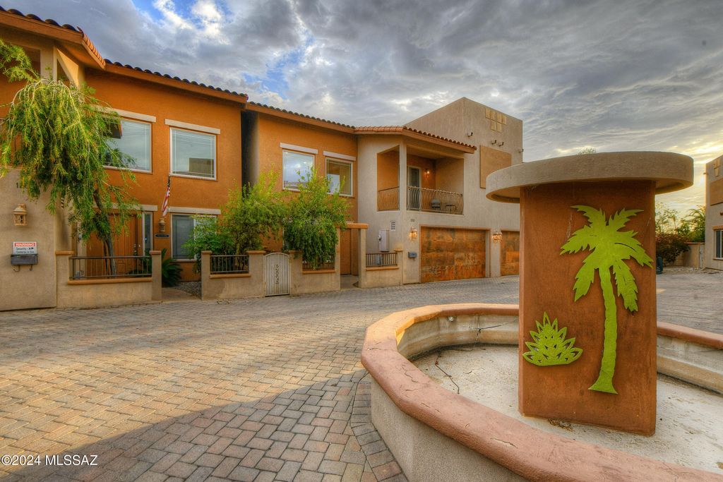 100 S Placita Colonia Solana, Tucson, AZ 85716