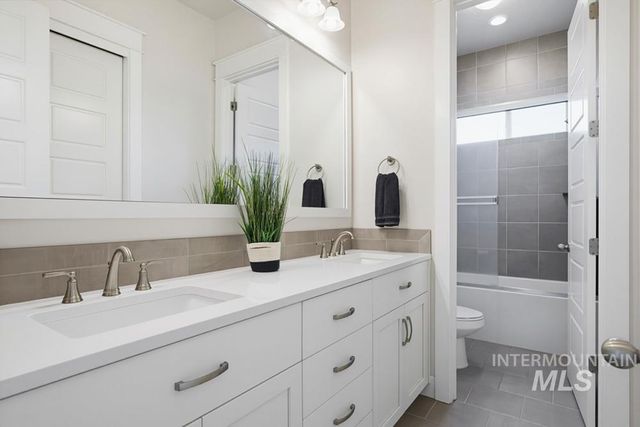 5371 W Philomena Dr, Meridian, ID 83646
