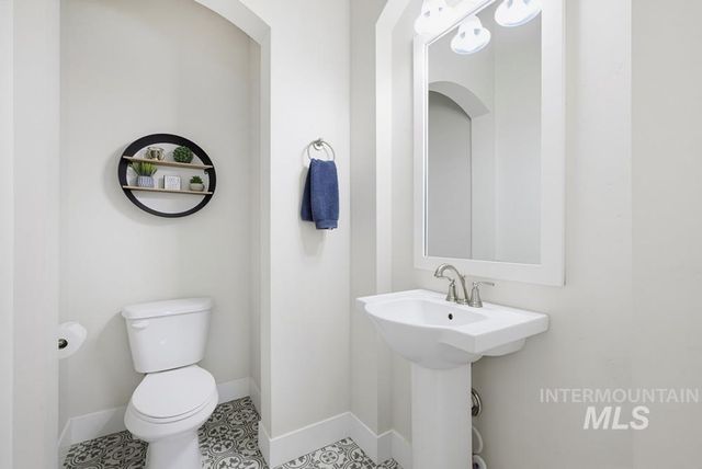 5371 W Philomena Dr, Meridian, ID 83646