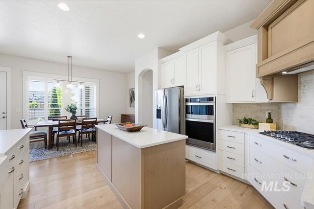5371 W Philomena Dr, Meridian, ID 83646