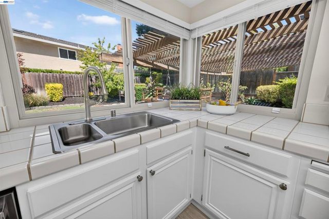 2534 Marsh Dr, San Ramon, CA 94583