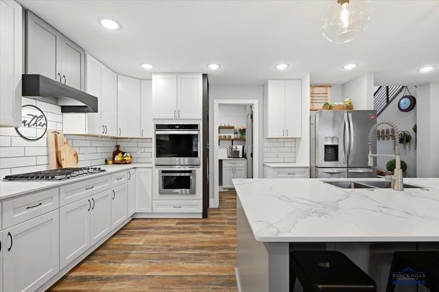 12142 WASHINGTON LOOP, Sturgis, SD 57785