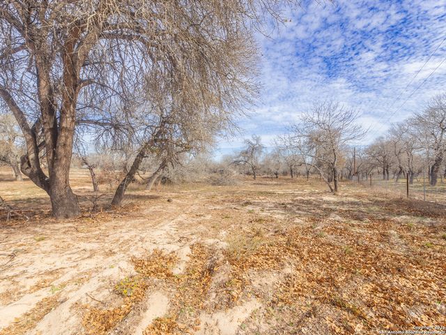 1511 Meadow Glen, Adkins, TX 78101