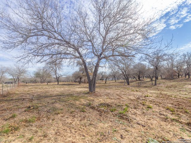 1511 Meadow Glen, Adkins, TX 78101