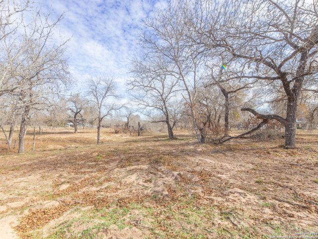 1511 Meadow Glen, Adkins, TX 78101