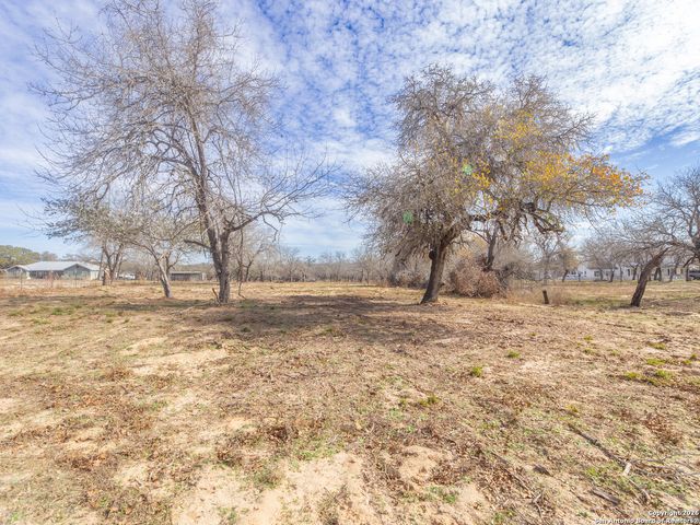 1511 Meadow Glen, Adkins, TX 78101