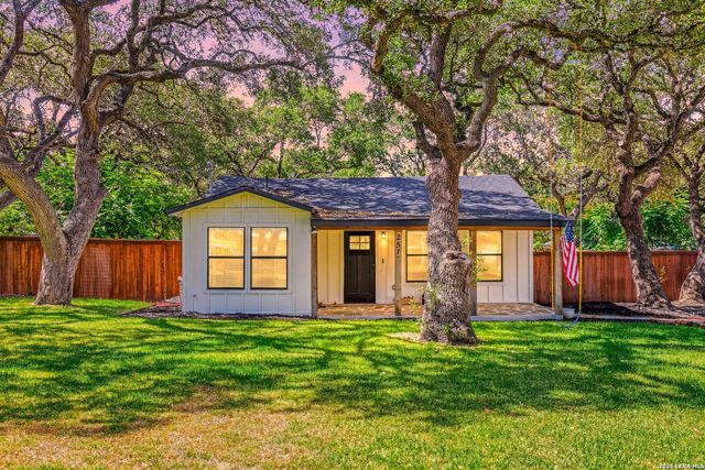 221 W HIGHLAND DR, Boerne, TX 78006