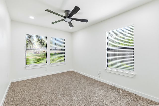 221 W HIGHLAND DR, Boerne, TX 78006