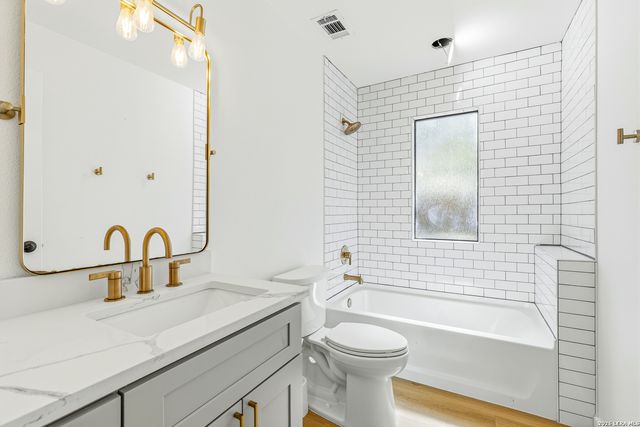 221 W HIGHLAND DR, Boerne, TX 78006