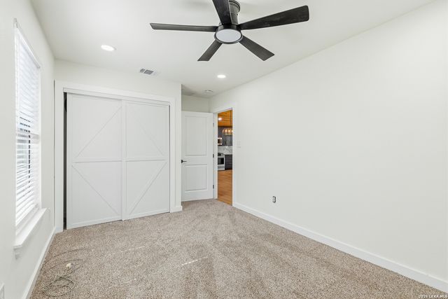 221 W HIGHLAND DR, Boerne, TX 78006