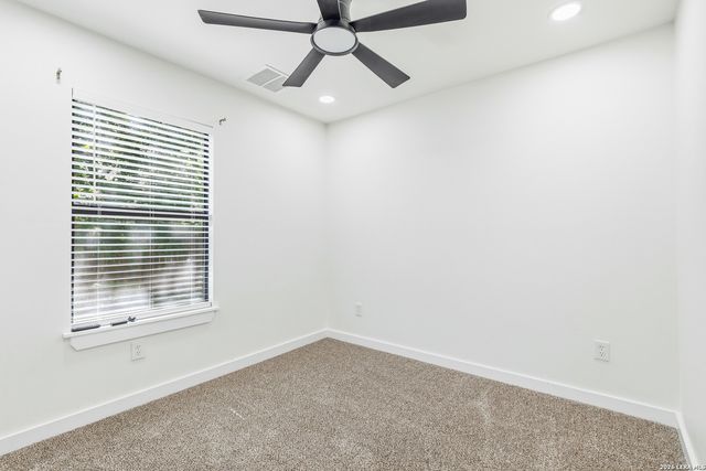 221 W HIGHLAND DR, Boerne, TX 78006
