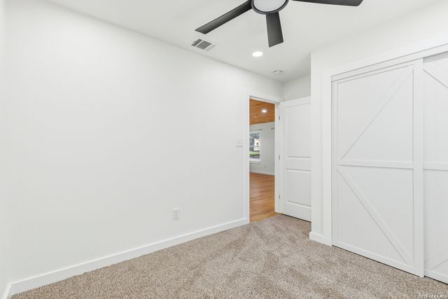 221 W HIGHLAND DR, Boerne, TX 78006