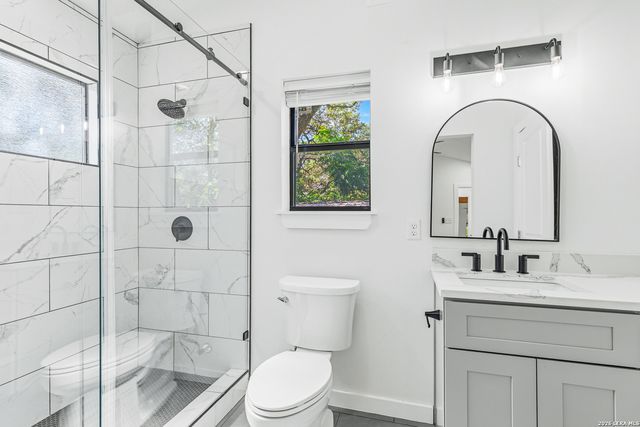 221 W HIGHLAND DR, Boerne, TX 78006