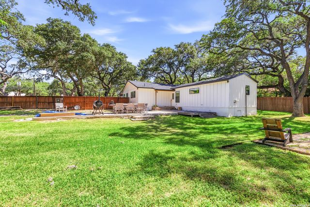 221 W HIGHLAND DR, Boerne, TX 78006