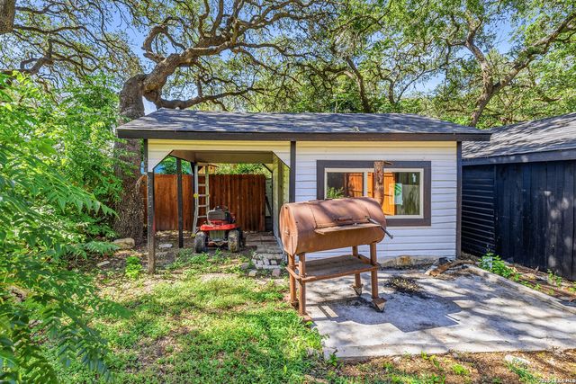 221 W HIGHLAND DR, Boerne, TX 78006