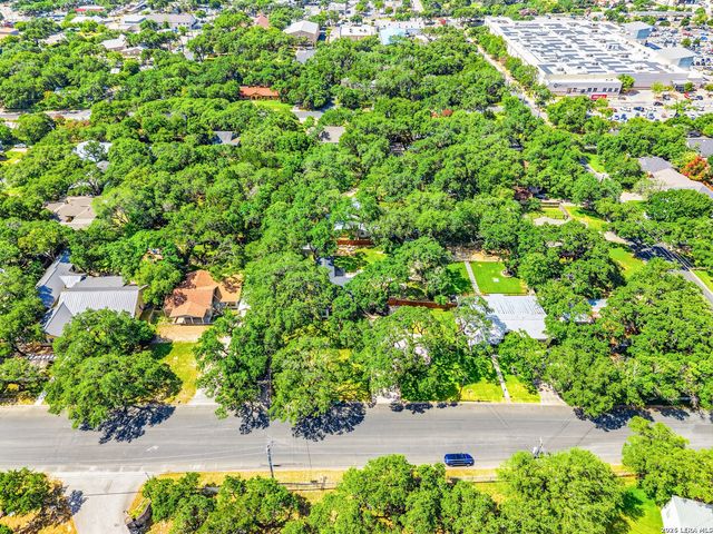 221 W HIGHLAND DR, Boerne, TX 78006