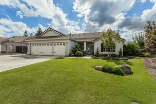 571 E Evergreen Avenue, Reedley, CA 93654