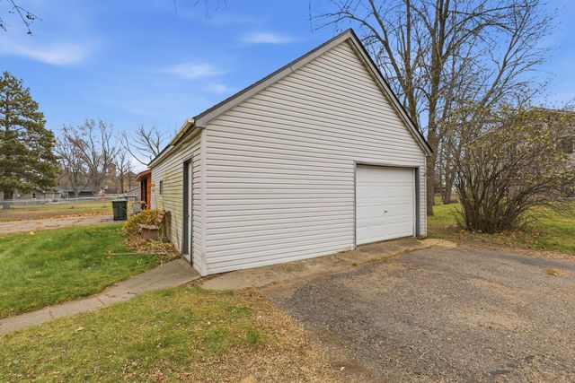 400 Chinook Avenue SW, Avon, MN 56310