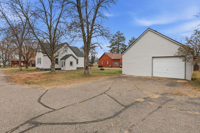 400 Chinook Avenue SW, Avon, MN 56310