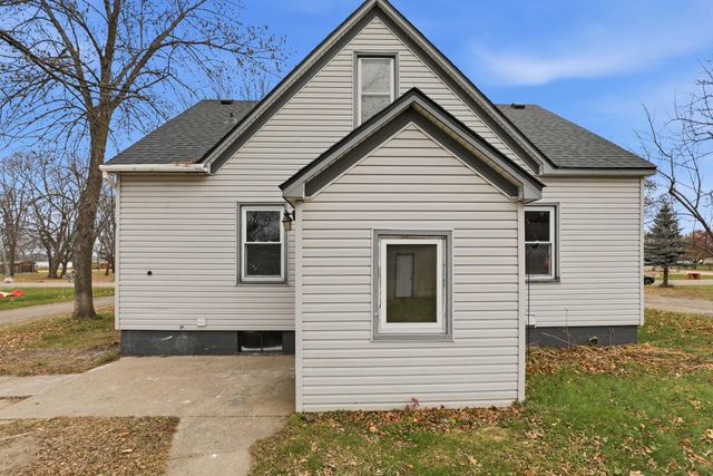 400 Chinook Avenue SW, Avon, MN 56310