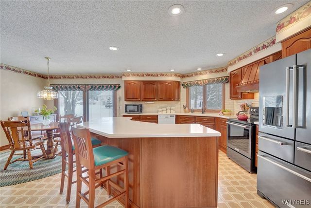 15 Brentwood Common, Orchard Park, NY 14127