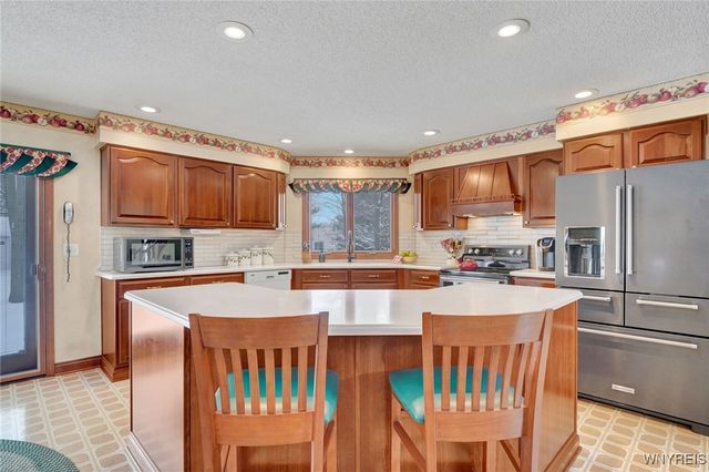 15 Brentwood Common, Orchard Park, NY 14127