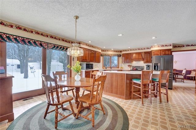 15 Brentwood Common, Orchard Park, NY 14127