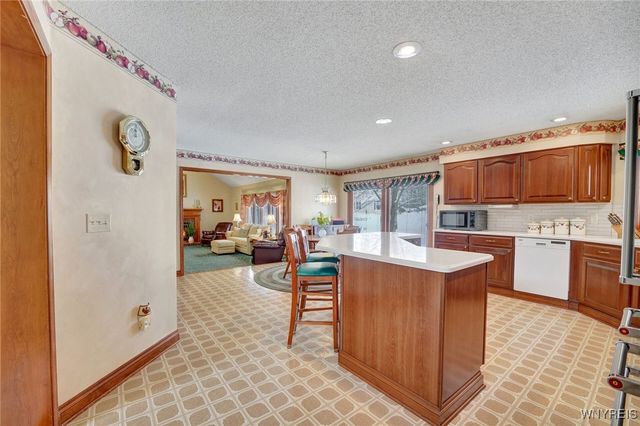 15 Brentwood Common, Orchard Park, NY 14127