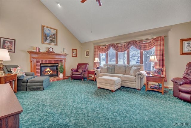 15 Brentwood Common, Orchard Park, NY 14127