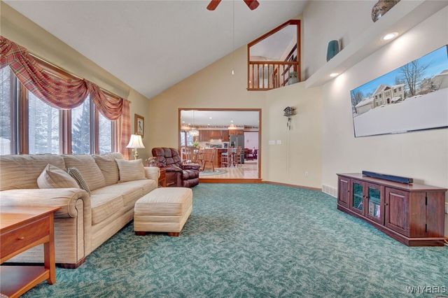 15 Brentwood Common, Orchard Park, NY 14127