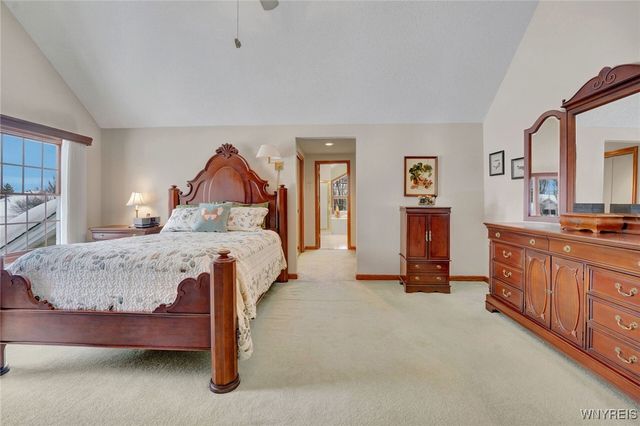 15 Brentwood Common, Orchard Park, NY 14127