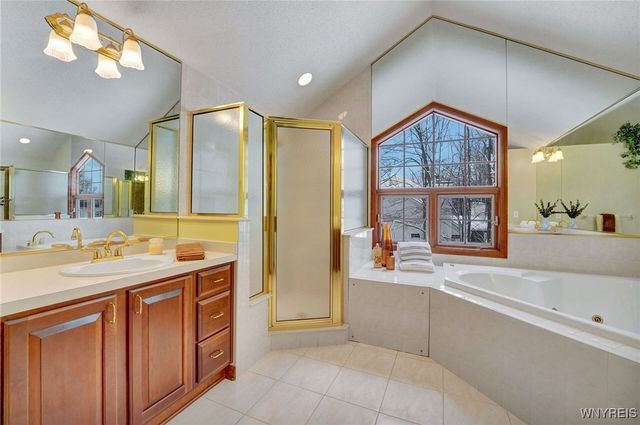 15 Brentwood Common, Orchard Park, NY 14127