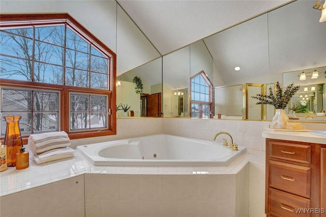 15 Brentwood Common, Orchard Park, NY 14127