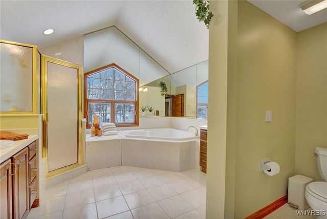 15 Brentwood Common, Orchard Park, NY 14127