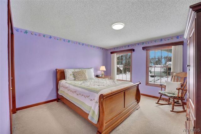 15 Brentwood Common, Orchard Park, NY 14127