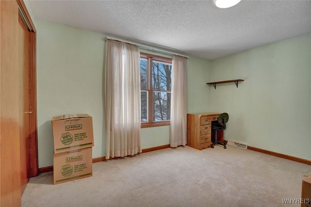 15 Brentwood Common, Orchard Park, NY 14127