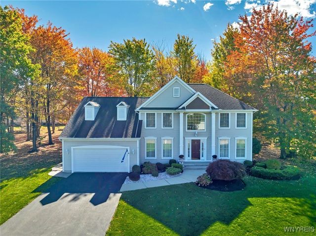 15 Brentwood Common, Orchard Park, NY 14127