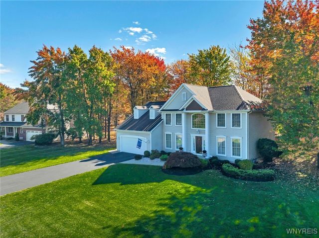 15 Brentwood Common, Orchard Park, NY 14127