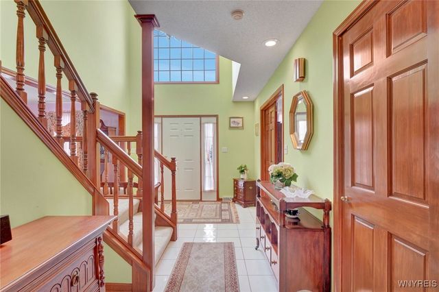 15 Brentwood Common, Orchard Park, NY 14127