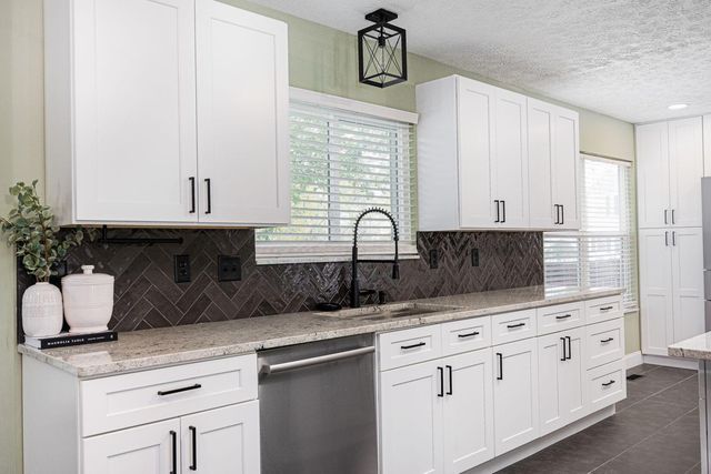 400 Sandmar Court, Pataskala, OH 43062