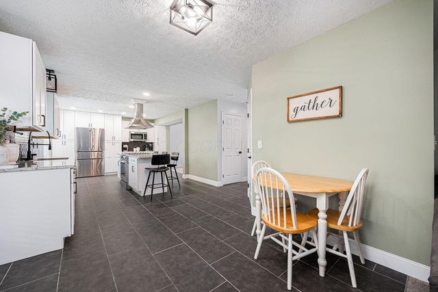 400 Sandmar Court, Pataskala, OH 43062