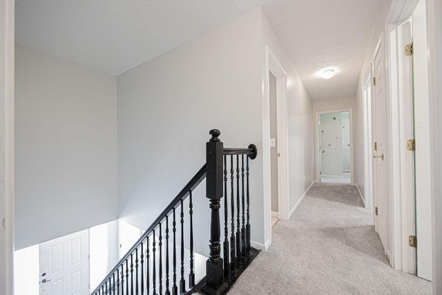 400 Sandmar Court, Pataskala, OH 43062