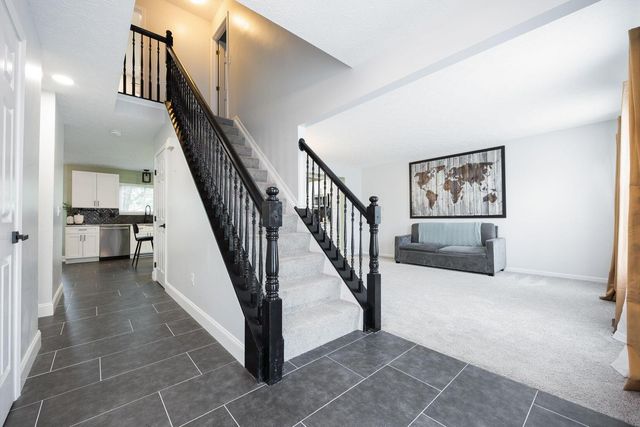 400 Sandmar Court, Pataskala, OH 43062