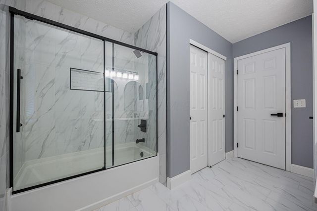 400 Sandmar Court, Pataskala, OH 43062