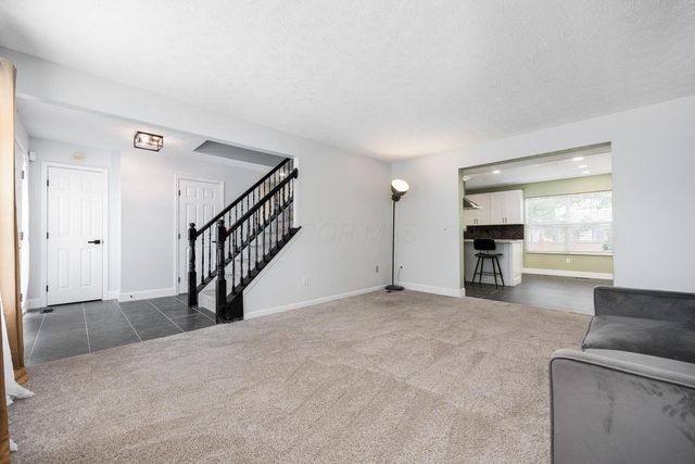 400 Sandmar Court, Pataskala, OH 43062
