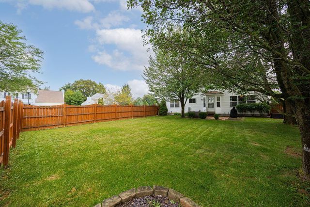 400 Sandmar Court, Pataskala, OH 43062
