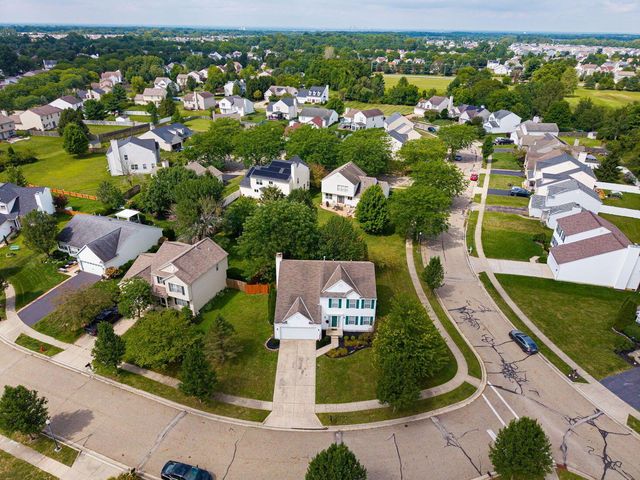 400 Sandmar Court, Pataskala, OH 43062